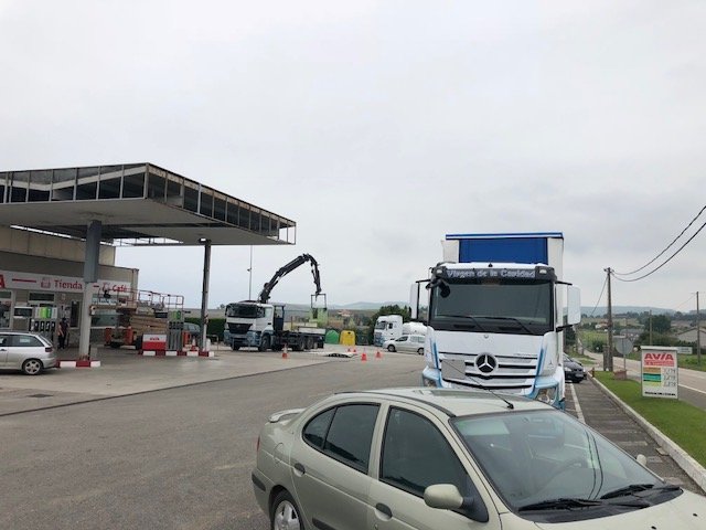 Vista de la marquesina renovada en Estación de Servicio Cabo Teja