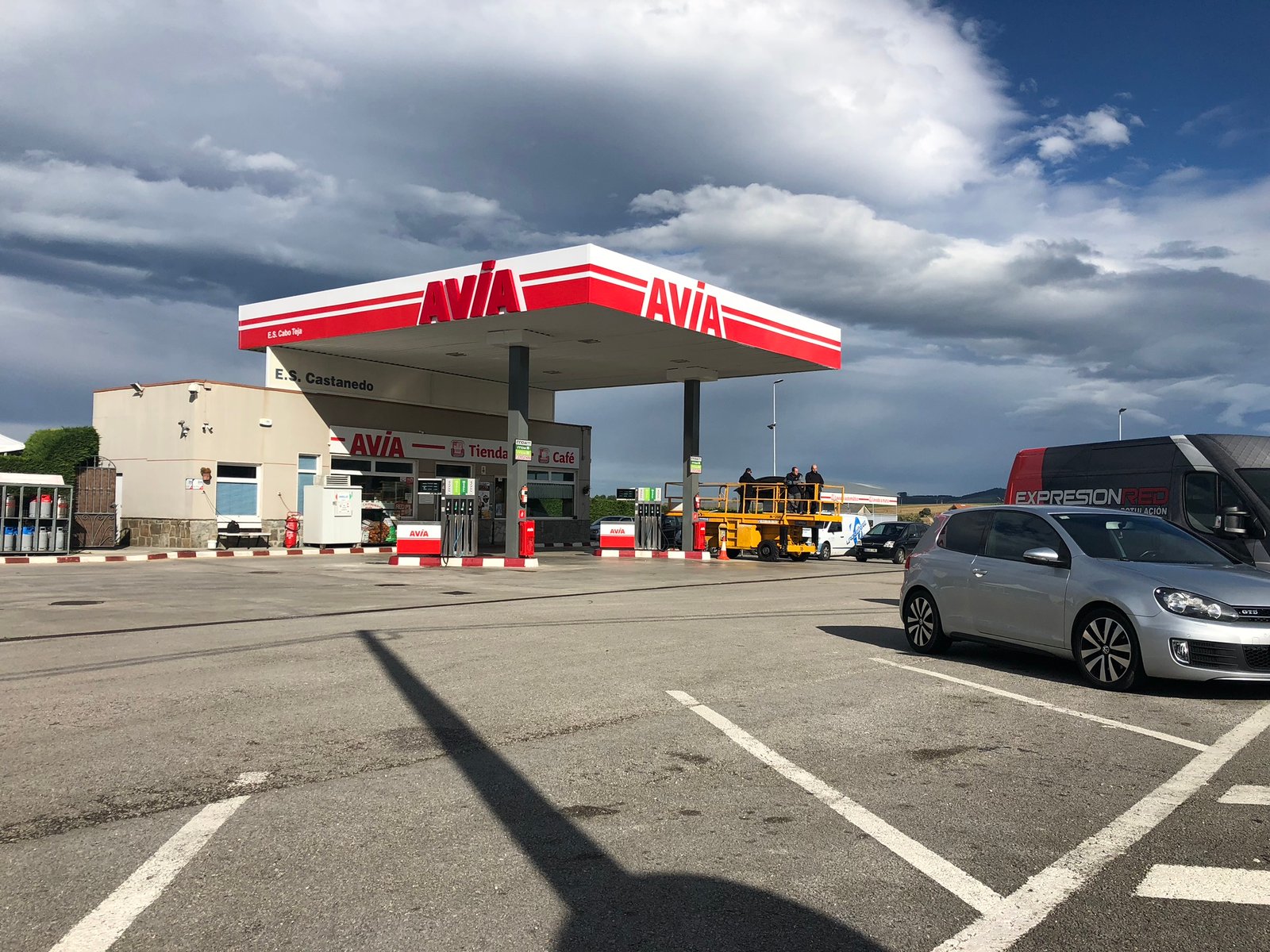 Detalle de la estructura de la marquesina renovada