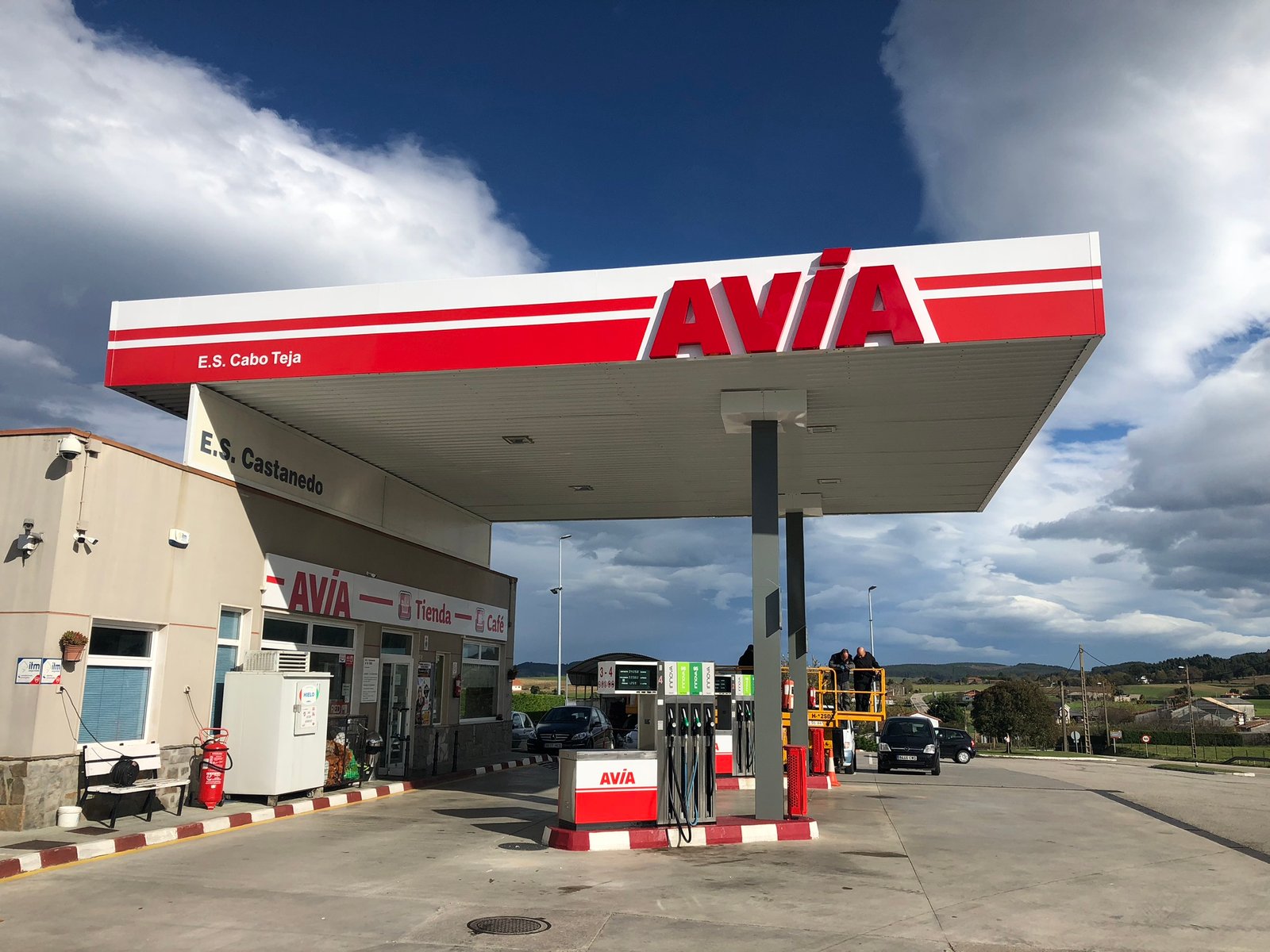 Vista lateral de la marquesina en Cabo Teja