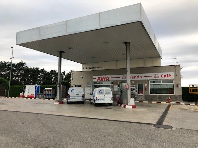 Marquesina renovada vista desde otro ángulo