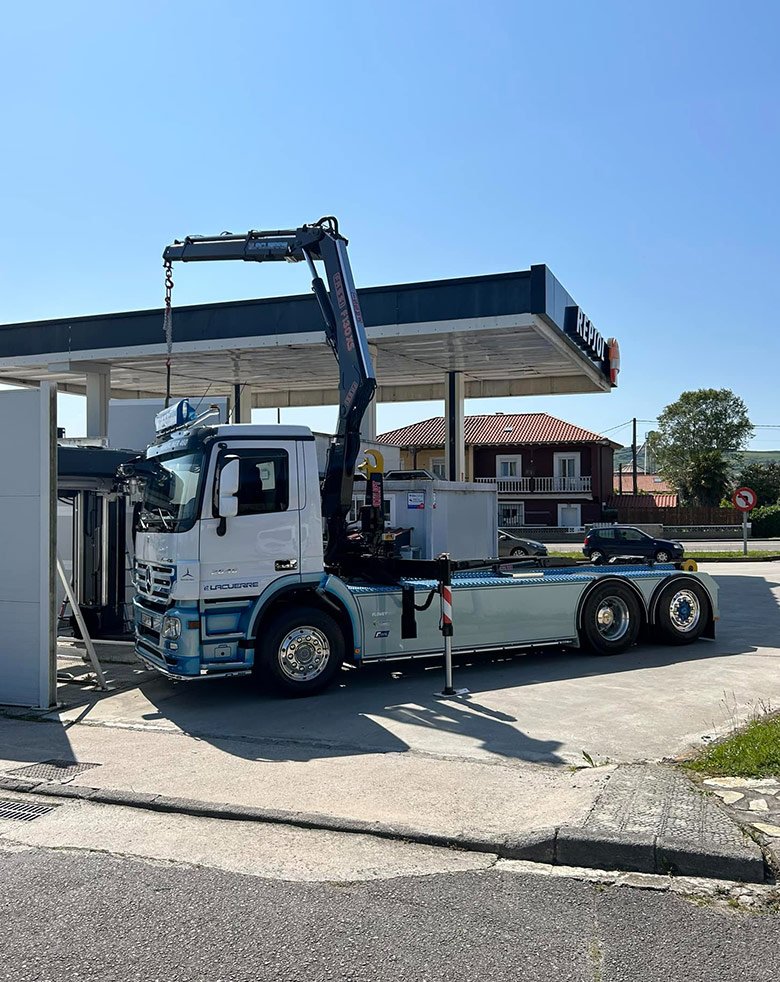 Equipo técnico de Lacuerre Sistemas trabajando